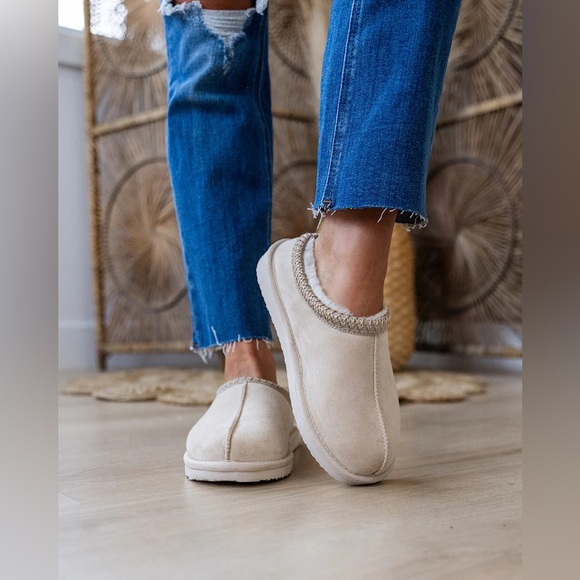 NIB Brand New Sparks Very G Cream Faux Fur Vegan Suede Slippers Slides Shoes - Picture 7 of 11